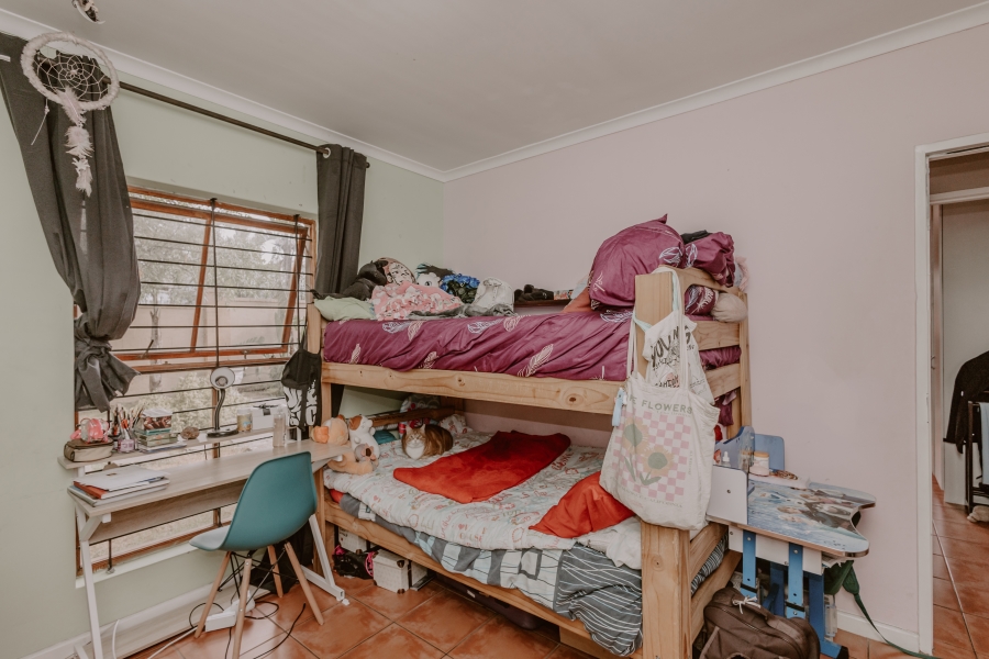 2 Bedroom Property for Sale in Uitzicht Western Cape